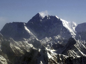 Un funcionario del ministerio de turismo, Mohan Krishna Sapkota, dijo que varios montañistas...