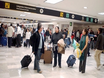 El operador de terminales aéreas expuso que el tráfico de pasajeros pasó de un...