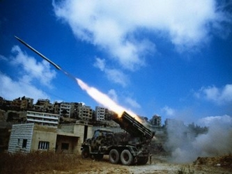 Por primera vez en la sublevación, los tanques del régimen abrieron fuego en las...
