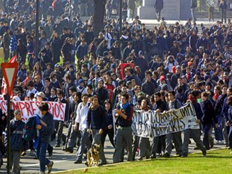Los estudiantes chilenos iniciaron sus protestas en mayo de 2011. Sus masivas marchas tuvieron...