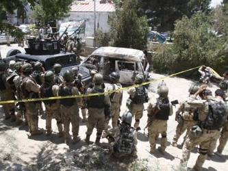 Catorce civiles afganos, tres guardias de seguridad y un policía afgano murieron en el...