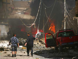 En Baquba, 60 kilómetros al norte de Bagdad, una bomba colocada al borde de una carretera...