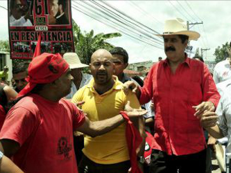 Zelaya fue el gran ausente de esta manifestación en Tegucigalpa, debido a que todavía...