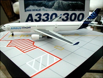 El A330-300, de 240 toneladas, ahora podrá volar hasta 11,020 kilómetros, mientras...