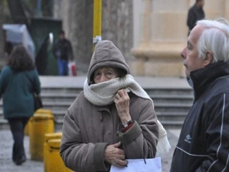 Las temperaturas en algunas comunas de Santiago alcanzaron a los -6°C, y han causado la muerte...