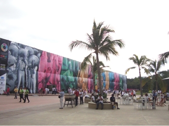 El centro de convenciones está ubicado dentro de un complejo turístico integrado por...