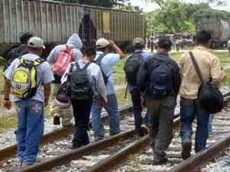 La principal recomendación del Cofamide es que cada migrante salvadoreño lleve...