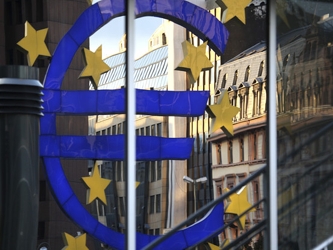 Draghi ya ha acordado intervenir sólo si los país solicitan ayuda primero a los...