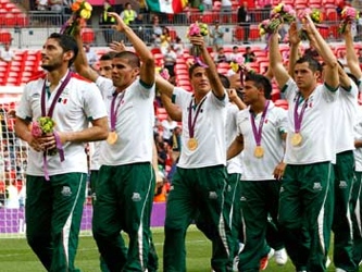 Este oro probablemente es el mayor éxito futbolístico de México, sin...