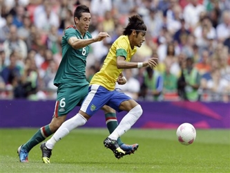 Neymar anotó tres goles y gestó algunos más en un equipo brasileño que...