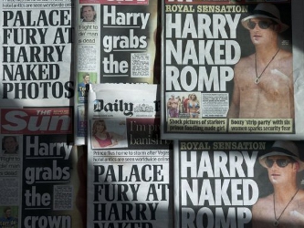 La prensa británica, que ha criticado duramente al príncipe Enrique en otras...