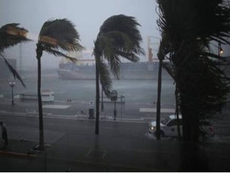 Las autoridades meteorológicas pronosticaron que el vórtice del tifón Bolaven...