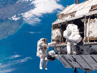 En esta ocasión, Sunita Williams de la NASA y el japonés Akihiko Hoshide estaban...