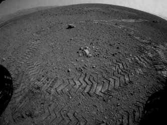 Las marcas, ligeramente zigzagueantes dejadas por la sonda, fueron fotografiadas por un...