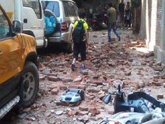 Oficiales en Guizhou indicaron que dos personas resultaron heridas en Weining, donde 18 casas se...