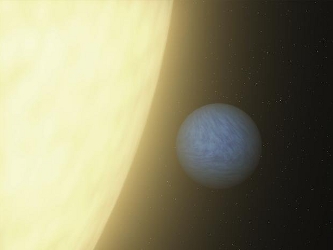 55 Cancri-e gira tan rápido que orbita alrededor de su estrella, llamada 55 Cancri, en...