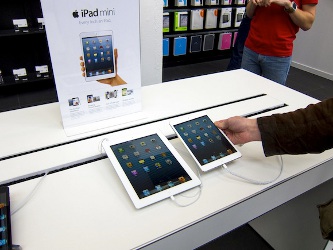 El aparato es más pequeño y más barato que el iPad tradicional, pero sigue...