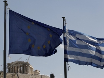 Grecia tenía la obligación inicialmente de alcanzar un superávit primario, que...