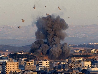 La Brigada de Al Qassem, el brazo armado de Hamas ha asegurado que ha disparado dos cohetes de...