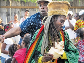 Los cimarrones y el Caribe están exhibiendo cada vez más su cultura única para...