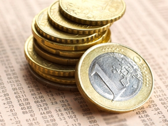 El euro cayó un 0.25 por ciento a un mínimo de 1.2932 dólares después...