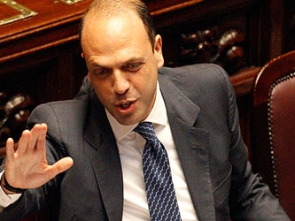 Angelino Alfano dijo al Parlamento que al retirarle el apoyo al primer ministro Mario Monti en dos...