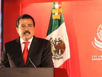 En nombre de la bancada del tricolor, el senador por Oaxaca, Eviel Pérez, destacó que...