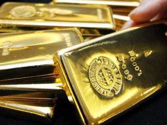 El oro al contado cotizaba con pocos cambios en 1,696.30 dólares la onza a las 11.59 GMT...