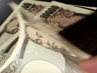El dólar cedió un 0.1 por ciento a 87.26 yenes tras subir antes hasta un...
