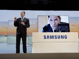 El nuevo control remoto de Samsung viene con un cojinete sensible al tacto, lo cual es otra manera...