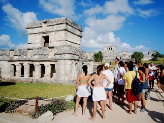 Respecto al recién creado Museo Maya de Cancún, ubicado junto con la aledaña...