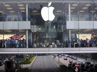 Es cierto, Apple ahora mantiene las versiones anteriores del iPhone en el mercado y las vende...