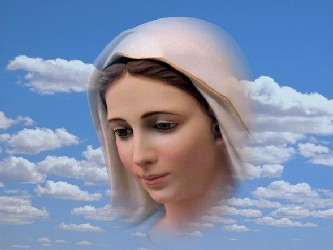 María, con un amor inimaginable, nos lleva siempre en sus castas entrañas como hijos...