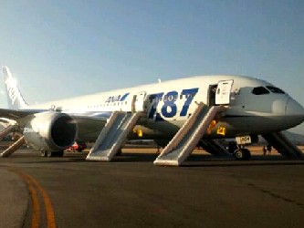 "Antes que se aprueben nuevos vuelos, los operadores de aeronaves Boeing 787 registrados en...