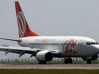 Según la empresa, su oferta de asientos en aviones bajó un 21 por ciento en vuelos...