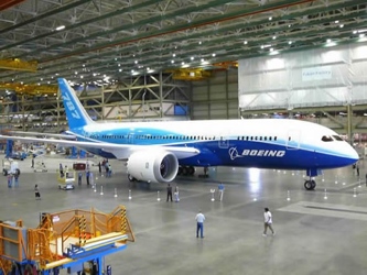 Boeing y la FAA analizan qué hacer para que los aviones cumplan con los estándares...
