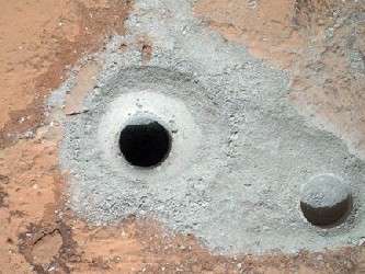 Por primera vez, la sonda Curiosity perforó una roca marciana y se aprestaba a extraer una...