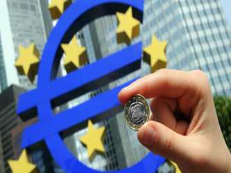 El BCE dijo el viernes que 35 bancos habían decidido reembolsarle los fondos de los...
