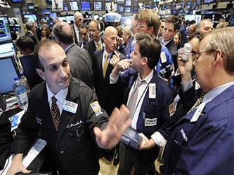 El Dow subía 27 puntos, o 0,2%, a 14.350 a mediados de la sesión del viernes, y se...