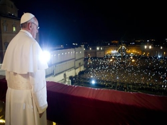 Desde siempre me ha gustado distinguir entre el Papado y la persona del Papa. A lo largo de la...