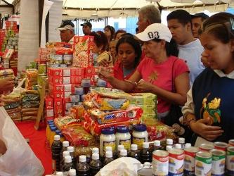 Los venezolanos que viajan al exterior suelen ahora visitar los supermercados para evocar los...