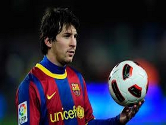 Messi, que cumplirá 26 años este mes, es uno de los deportistas mejor pagados del...