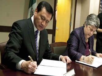Osorio y Napolitano, quien dejará su cargo a finales de julio, firmarán...