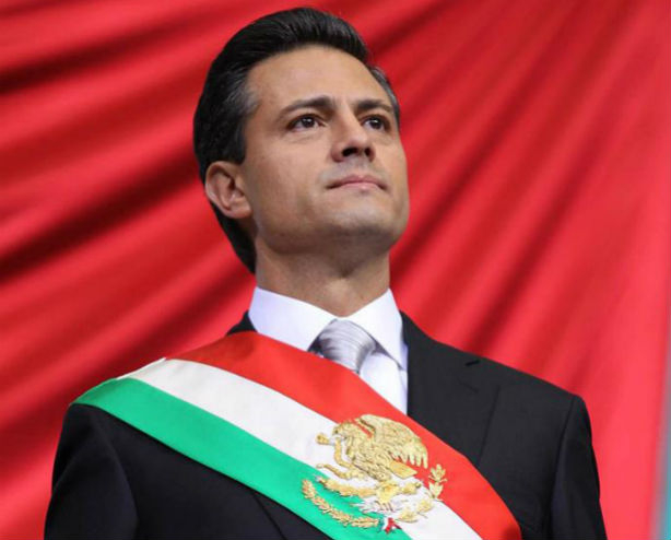 Más tarde, en el vuelo de regreso a la capital del país, Peña Nieto...