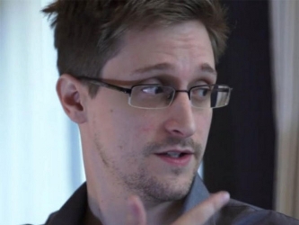 Snowden ha permanecido poco más de un mes en la terminal aérea, muchísimo...