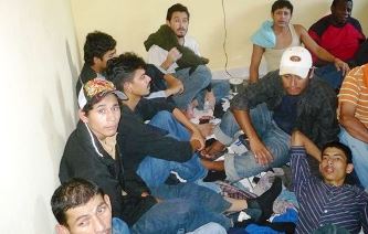 Los extranjeros fueron llevados a instalaciones migratorias de Puebla donde se les proporcionaron...