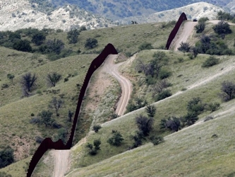 No obstante, el muro queda muy lejos del Distrito Federal y muy pocos mexicanos se han topado con...