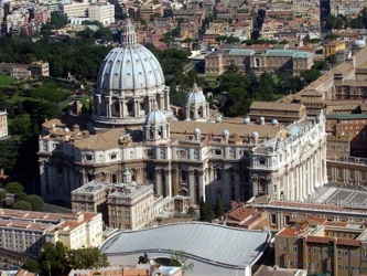 El arzobispo italiano Bruno Forte afirmó que si bien esa Iglesia "no toma decisiones...