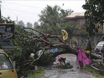 La Cruz Roja filipina estimó que más de 1.000 personas han muerto en la ciudad...