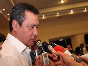 Osorio Chong se ha visto forzado a hacer estas declaraciones por la polémica surgida tras la...